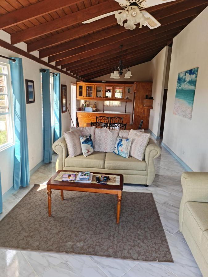 Breezy Apts Saint Philip Esterno foto