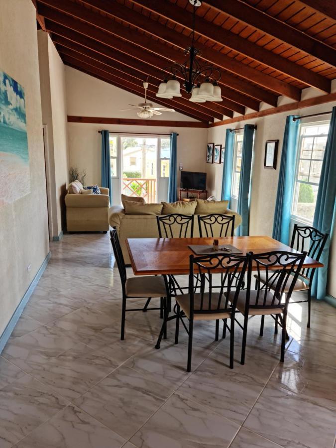 Breezy Apts Saint Philip Esterno foto