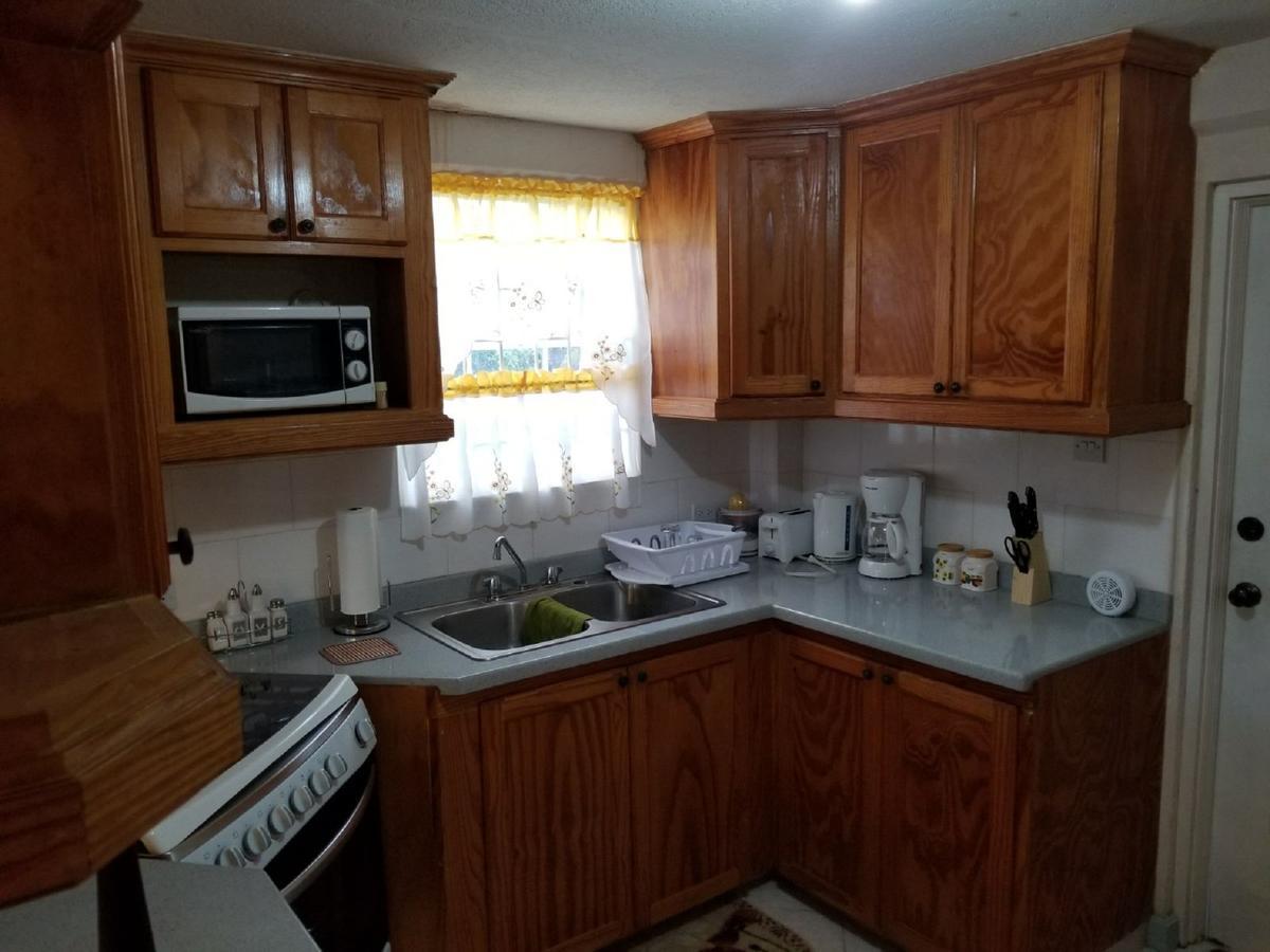 Breezy Apts Saint Philip Esterno foto