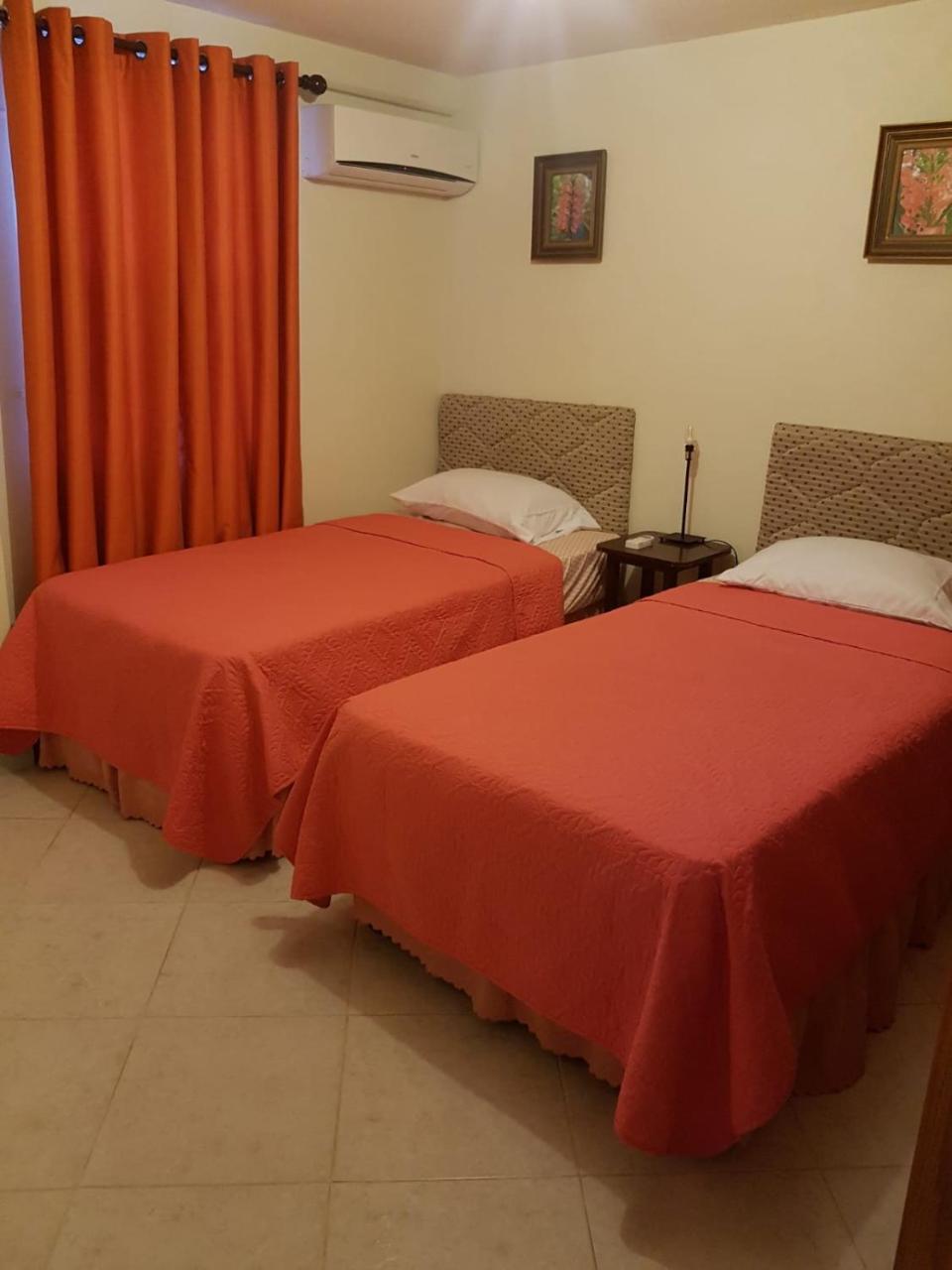 Breezy Apts Saint Philip Esterno foto
