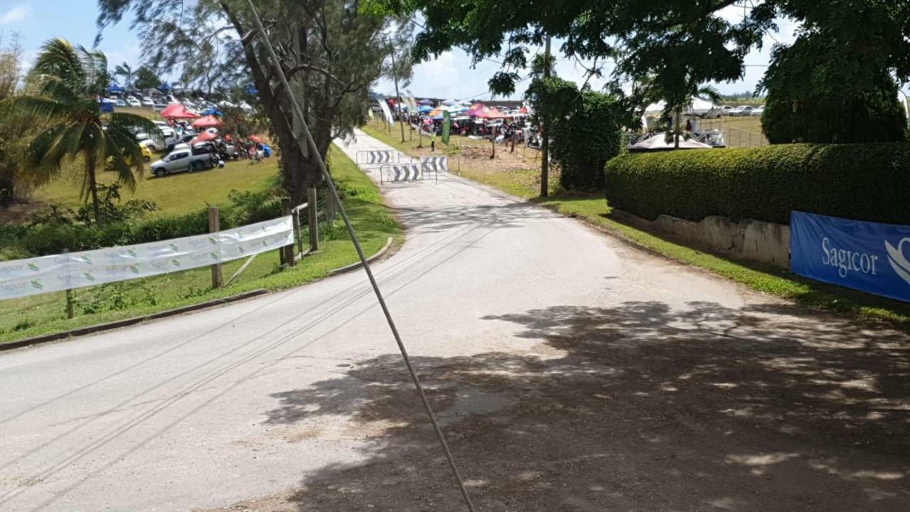 Breezy Apts Saint Philip Esterno foto